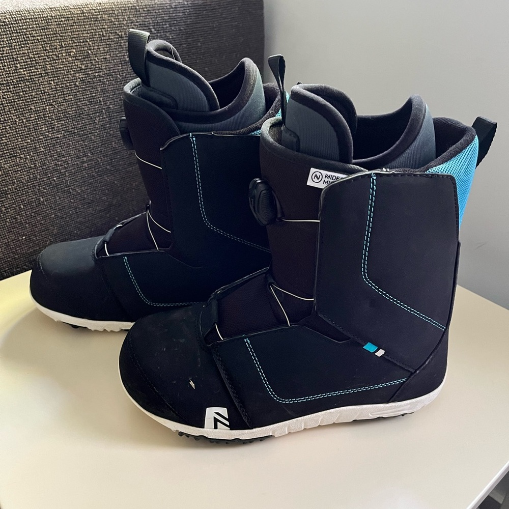 Nidecker Youth Snowboard Boots, size 7